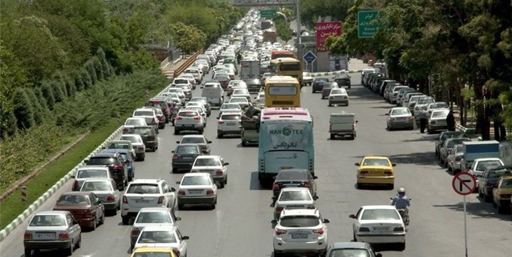 ترافیک نیمه‌سنگین در آزادراه قزوین-تهران/مه‌گرفتگی در جاده های تهران-شمال
