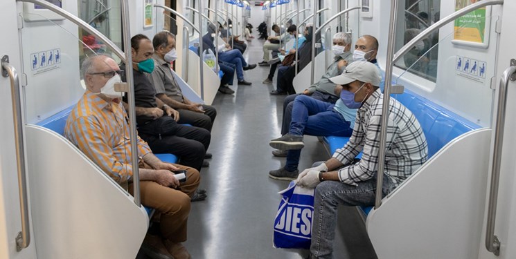اجرای طرح خیر در مترو برای توزیع ماسک رایگان به نیازمندان