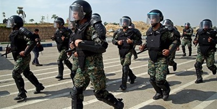 واکنش مامور یگان ویژه به مزاحمت های اوباش برای یک 