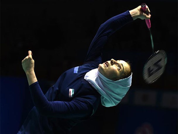 امضای آقایی پای تعهدنامه فدراسیون جهانی بدمینتون؛ به تمامی قوانین پایبند هستم