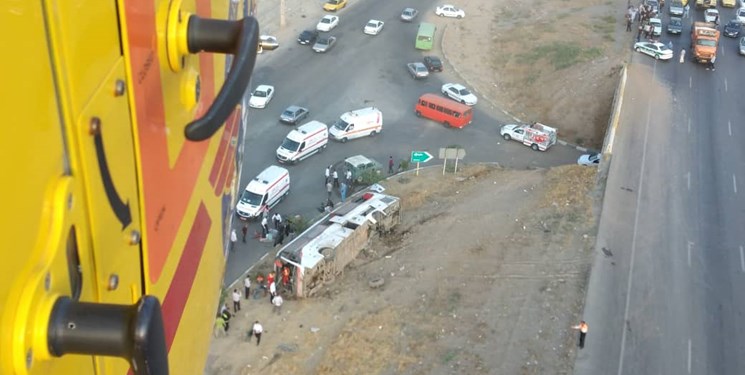 واژگونى اتوبوس در آزادراه کرج-قزوین/ 2 کشته و 25 مصدوم