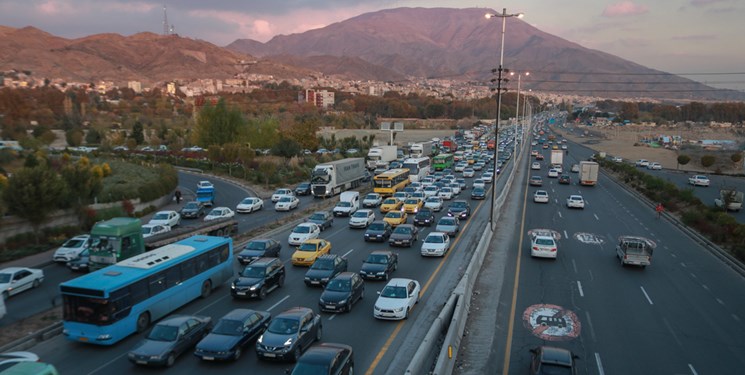 ترافیک‌ در آزادراه کرج-تهران و محور شهریار/ افزایش تردد خودرو در جاده‌‌ها