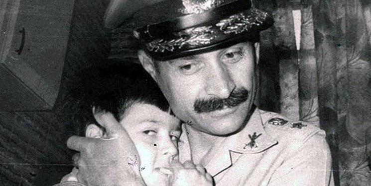 اولین نشان فداکاری به شهید امیر سرلشکر ولیالله فلاحی تعلق گرفت