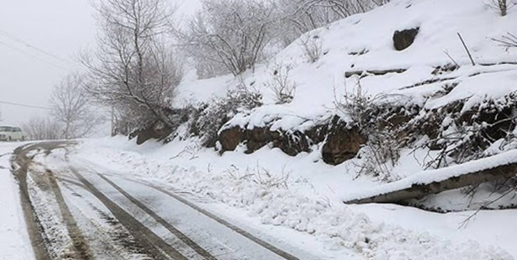 برف و باران در جاده های 12 استان و انسداد 10 محور/کاهش 7.6 درصدی ترافیک جاده ها