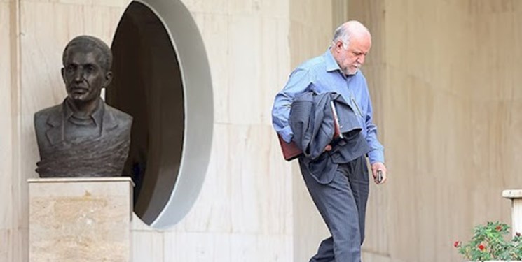 روایت عضو کمیسیون بودجه مجلس از نشست امروز | زنگنه : فروش 2.3 میلیون بشکهای نفت در بودجه بشرط رفع تحریمها