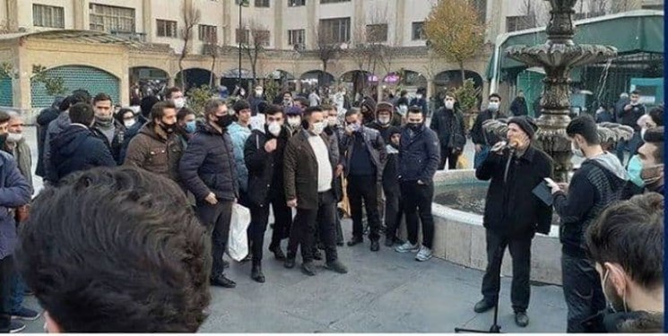 دانشجویان بسیجی شنونده مطالبات مردم در بازار تهران شدند