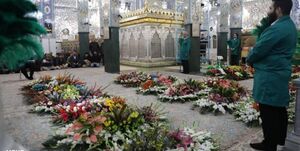 گلآرایی حرم حضرت زینب(س) توسط خادمان حرم رضوی+عکس گلآرایی حرم حضرت زینب(س) توسط خادمان حرم رضوی+عکس