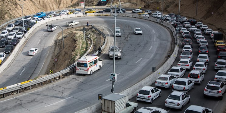 ترافیک سنگین در هراز و کندوان و تردد پرحجم خودرو در جاده فشم/محور چالوس فردا مسدود است
