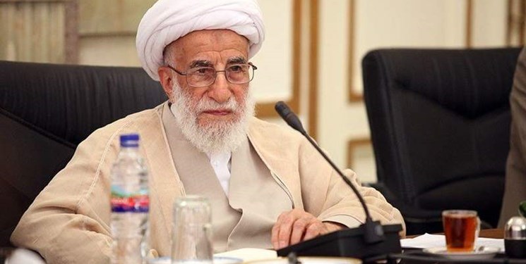 آیتالله جنتی: همه وظیفه دارند نسل جدید را با آرمانها و اهداف انقلاب اسلامی آشنا کنند