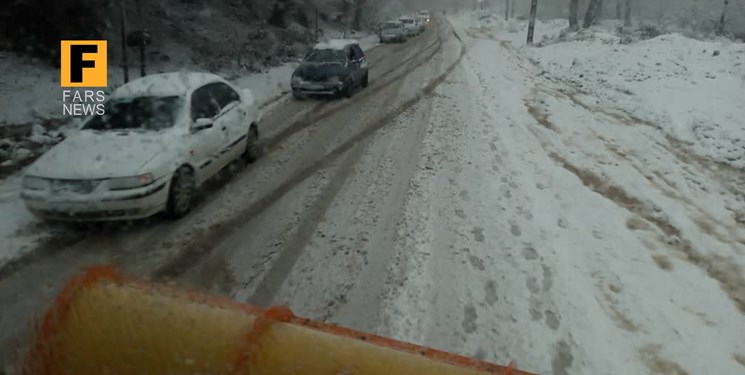 بارش برف و باران در ۱۵ استان/ برف و کولاک « هراز » را مسدود کرد