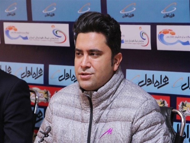 اخباری: امیدوارم داوران تحت تاثیر بیانیه های حریف قرار نگیرند/با غیرت بازیکنان در لیگ می مانیم