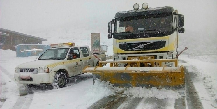 برف و باران در جاده های 13 استان/بارش و ترافیک سنگین در هراز و فیروزکوه