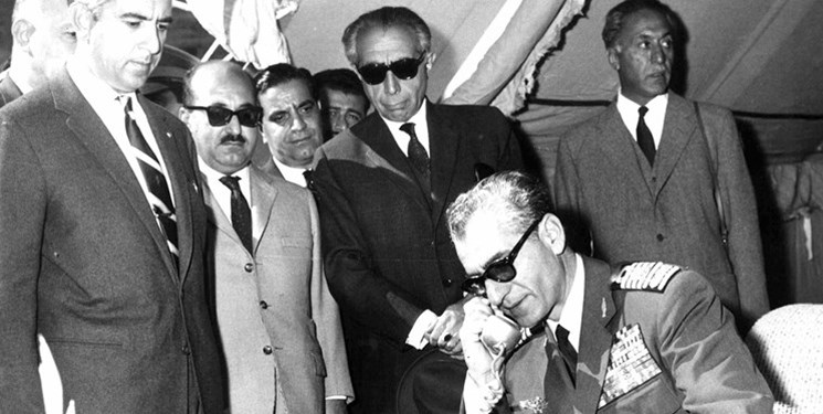 فجر ۴۲| کارشناسان سازمان برنامه میگفتند این پولهایی که خرج میکنید روزی پا در میآورند و انقلاب میکنند