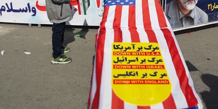 تابوت ترامپ در مسیر راهپیمایی یوم الله ۲۲ بهمن