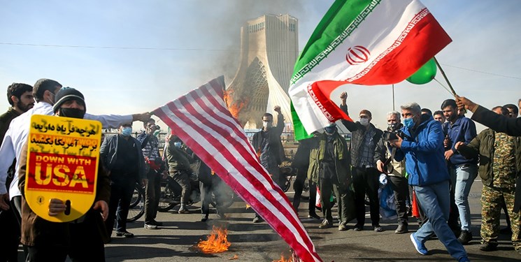 استقلال و امنیت کشور به برکت انقلاب در حال گسترش است/ به وعدههای پوچ آمریکا دل خوش نکنیم