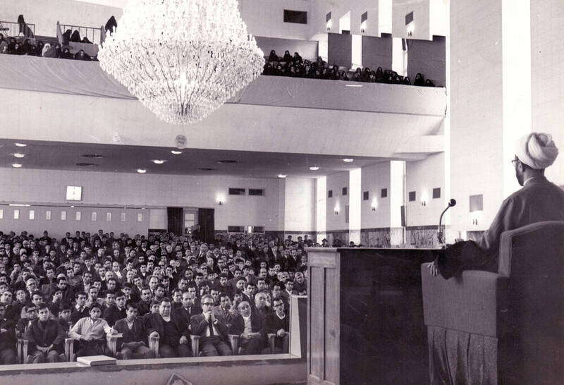 حسینیه ارشاد؛ سنگری برای مقابله با اسلام‌ستیزی و اسلام‌زدایی پهلوی