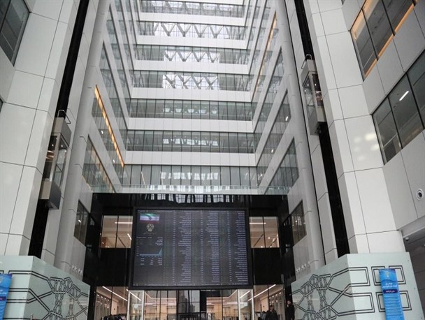 دوباره شاخص کل بورس نزولی شد / وحشت‌ از زیان؛ عامل افزایش خروج سرمایه