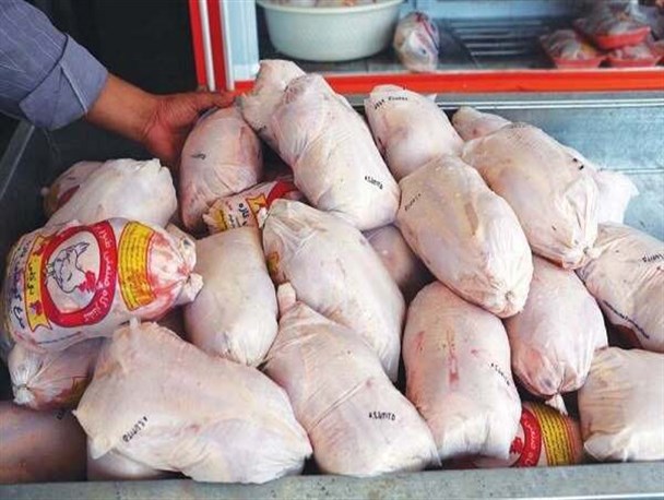 برنامه وزارت جهاد کشاورزی برای مرغ‌های مازاد موجود در بازار /مرغ منجمد با نرخ هر کیلو ۵۰ هزار تومان خریدوفروش می‌شود