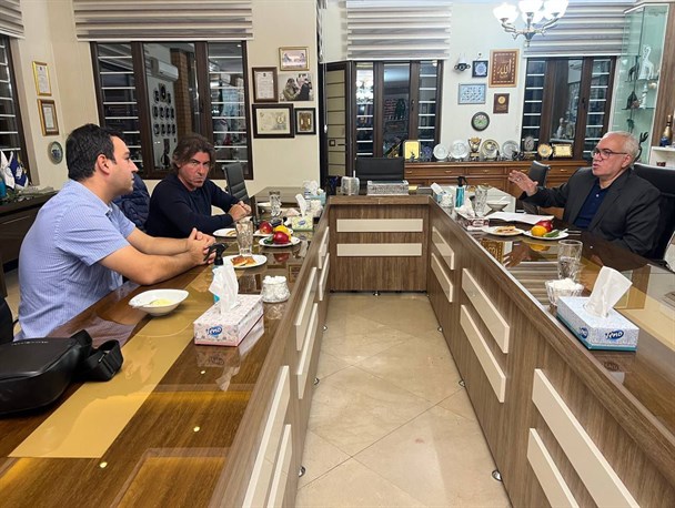 جلسه صمیمانه مدیرعامل و سرمربی استقلال/ گفتگوی فتح الله زاده با ساپینتو