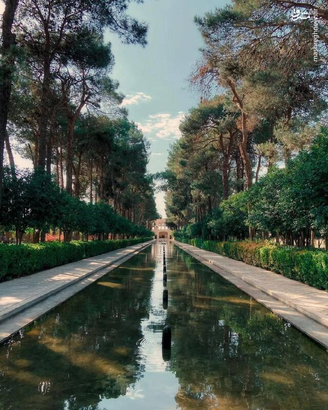 یکی از زیباترین ‌و شاخص‌ترین نمونه‌های باغ ایرانی در دل کویر