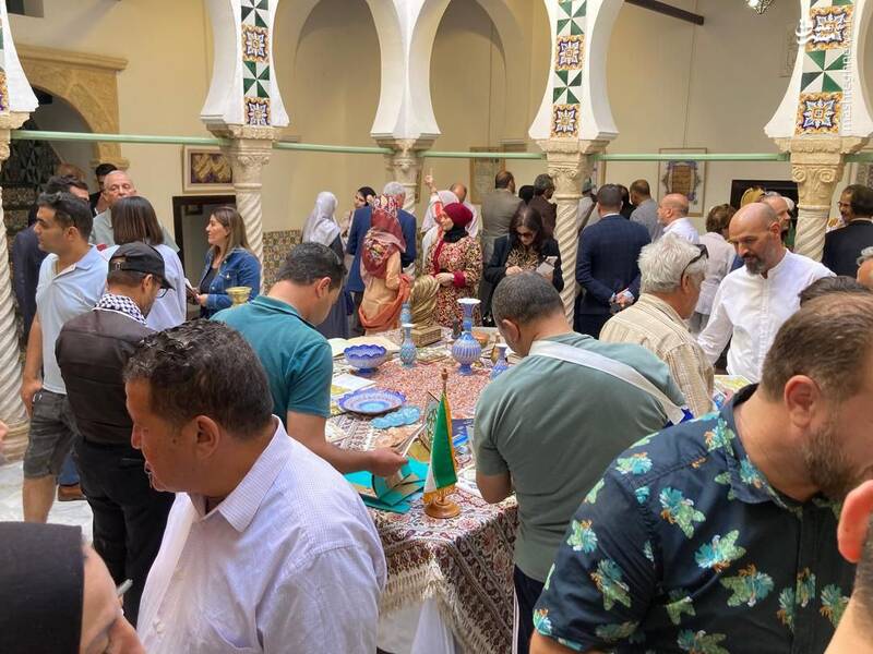 برپایی نمایشگاه آثار هنری ایران در الجزائر +عکس