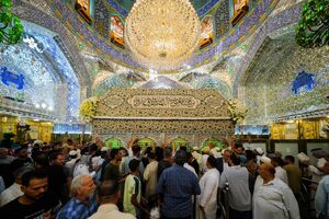 عکس/ تعویض کتیبه ضریح امیرالمومنین در دهه ولایت تعویض کتیبه ضریح امیرالمومنین در دهه ولایت