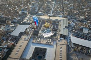 اهتزاز پرچم غدیر بر فراز آسمان حرم امیرالمومنین